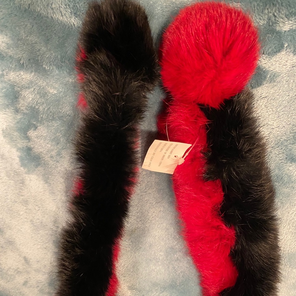 Rabbit Scarf Red/Black